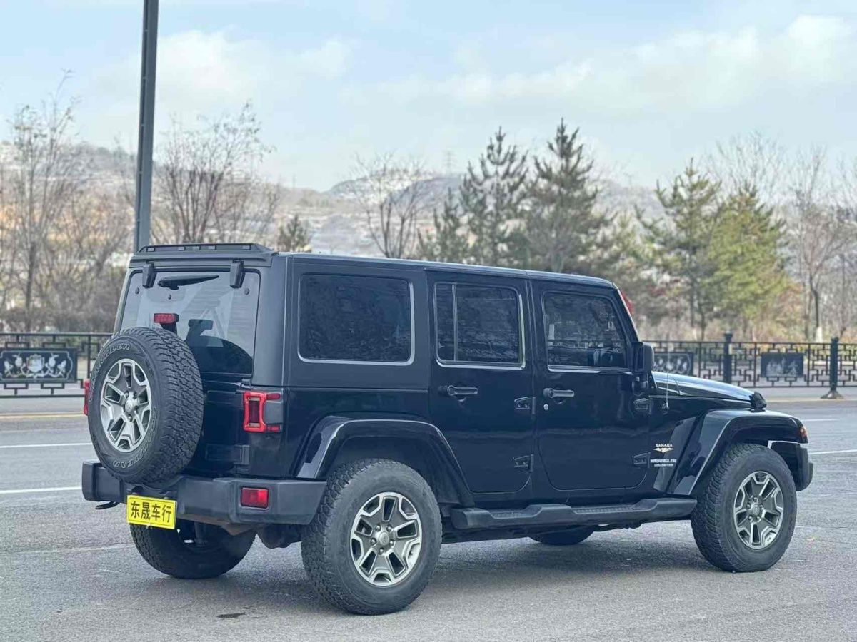 Jeep 牧馬人  2013款 3.6L Sahara 四門(mén)版圖片