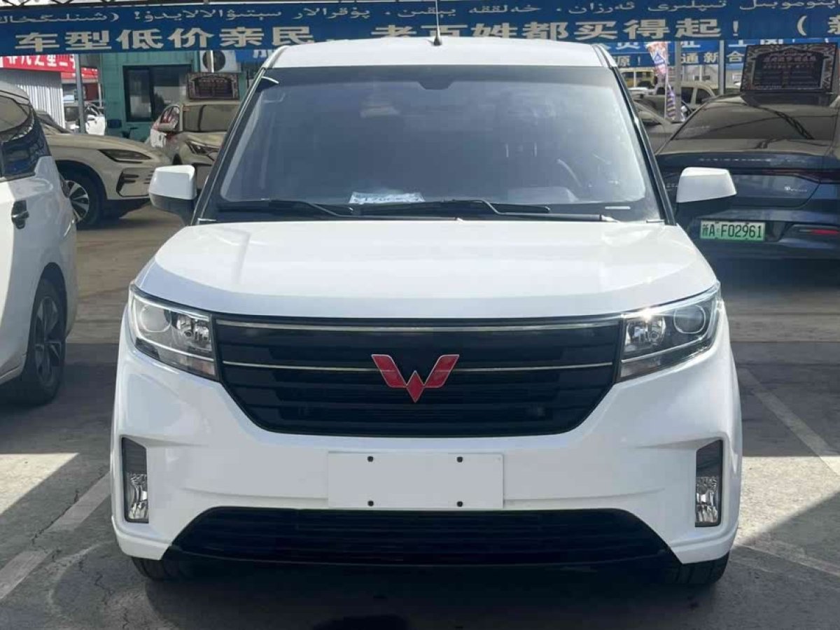 五菱 五菱宏光PLUS  2019款 1.5T 手動(dòng)豪華型 7座圖片