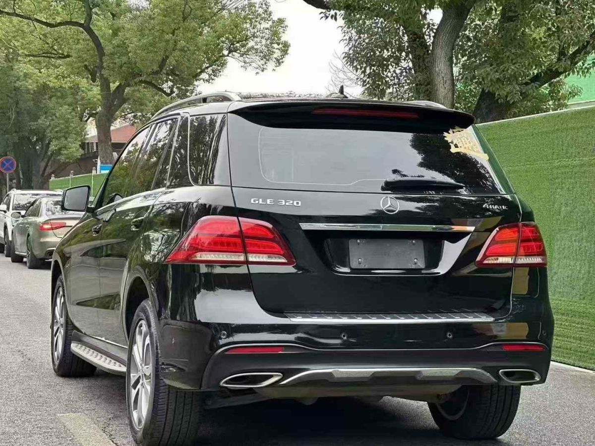 奔馳 奔馳A級  2019款  A 220 L 4MATIC 運動轎車圖片