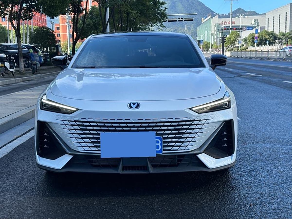 長(zhǎng)安 長(zhǎng)安UNI-V  2023款 1.5T 尊貴型圖片