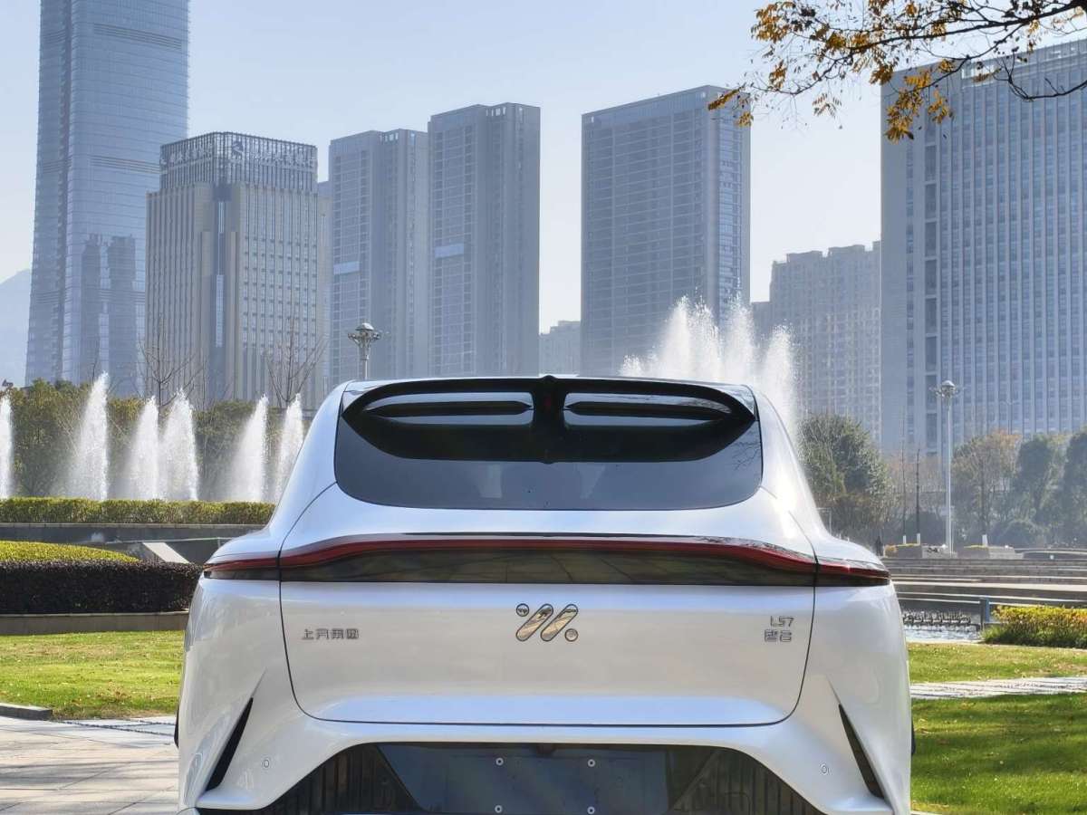 智己 智己LS7  2023款 100kWh Lux后驅(qū)版圖片