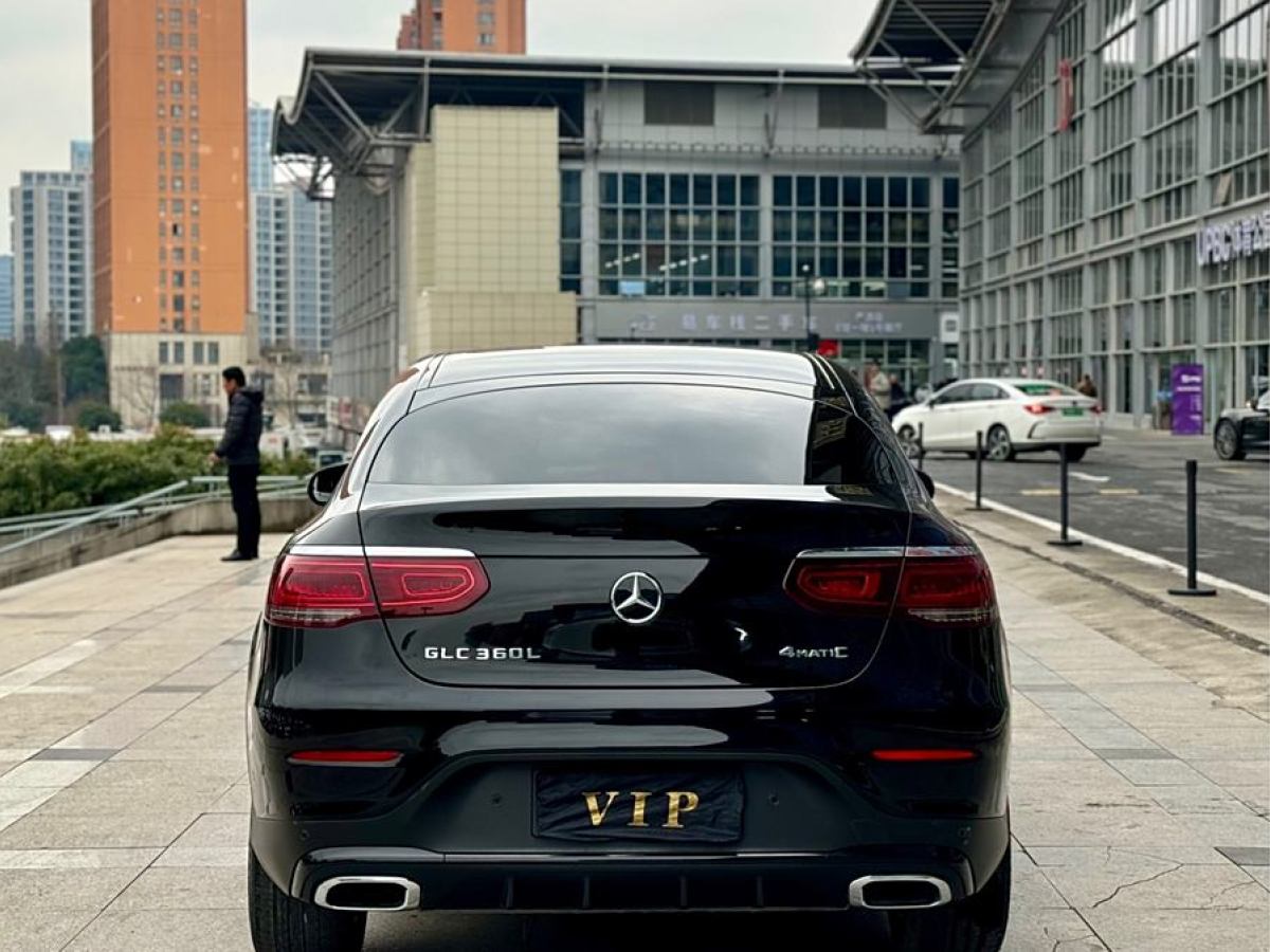 奔馳 奔馳GLC  2021款 GLC 260 4MATIC 轎跑SUV圖片