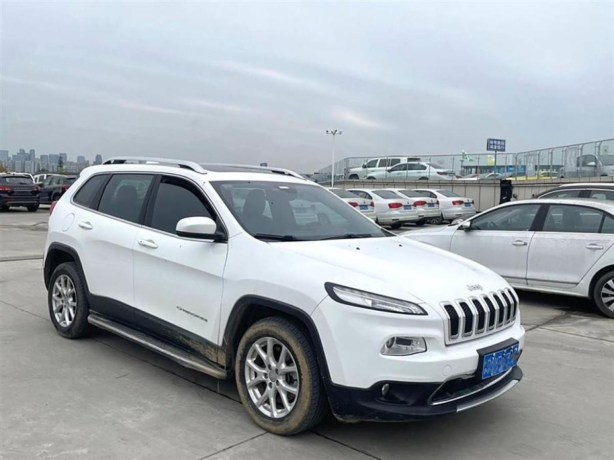 Jeep 自由光  2017款 2.4L 優(yōu)越版圖片