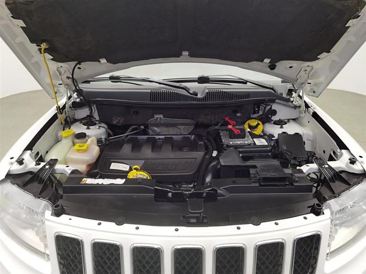 Jeep 指南者  2013款 2.0L 兩驅(qū)運(yùn)動(dòng)版圖片