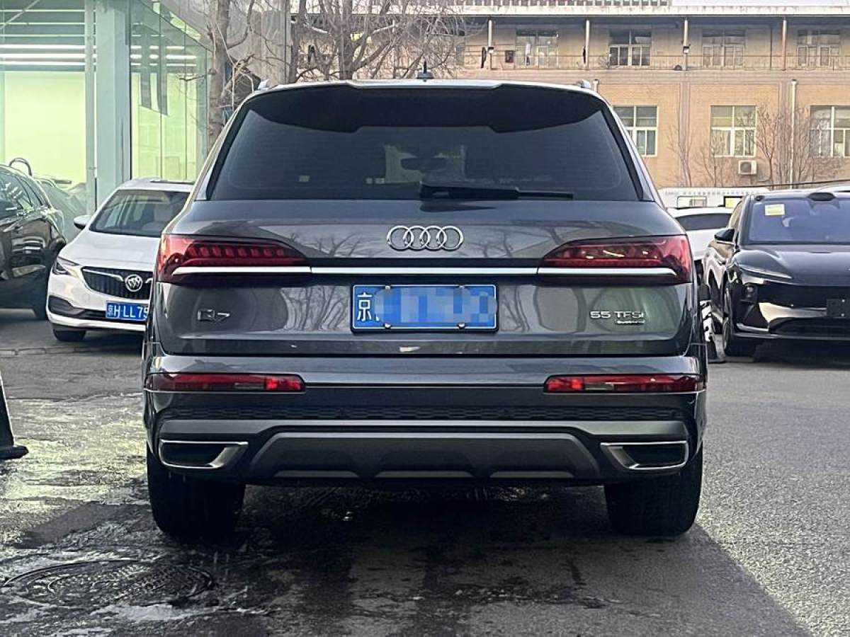 奧迪 奧迪Q7  2024款 55 TFSI quattro S line運(yùn)動(dòng)型圖片