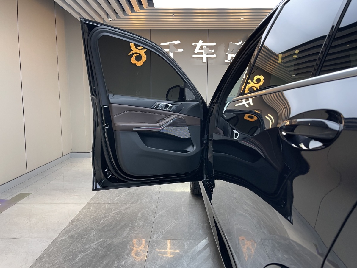 寶馬 寶馬X5  2022款 改款 xDrive 40Li M運(yùn)動(dòng)套裝圖片
