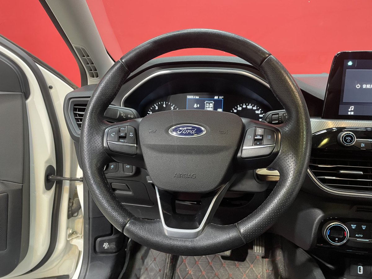 福特 ?？怂? 2019款 三廂 EcoBoost 180 自動(dòng)鋒潮型圖片