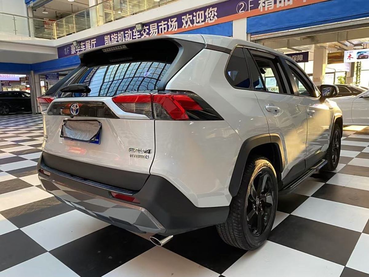 豐田 RAV4榮放  2023款 雙擎 2.5L E-CVT四驅(qū)精英Plus版圖片