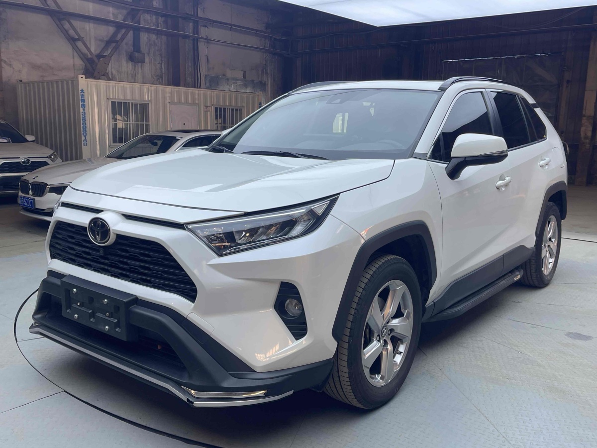 2021年1月豐田 RAV4  2018款 榮放 2.0L CVT兩驅(qū)風(fēng)尚版