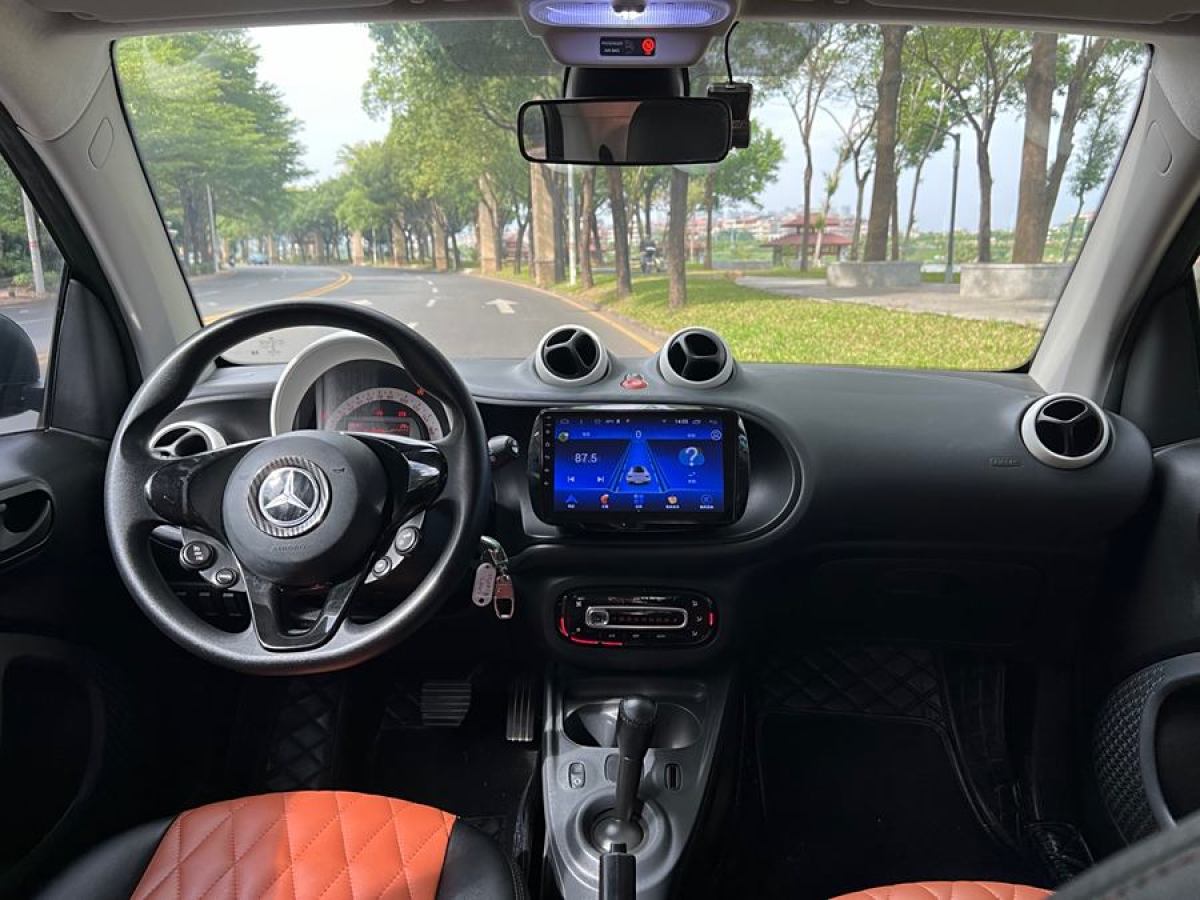 smart fortwo  2018款 1.0L 52千瓦硬頂靈動(dòng)版圖片