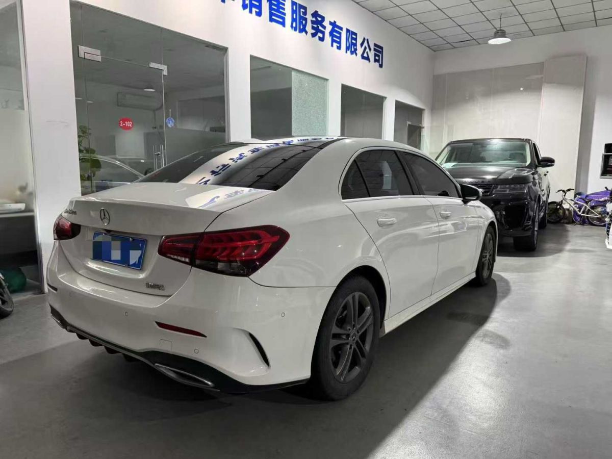 奔馳 威霆  2021款 2.0T 商務(wù)版 7座圖片