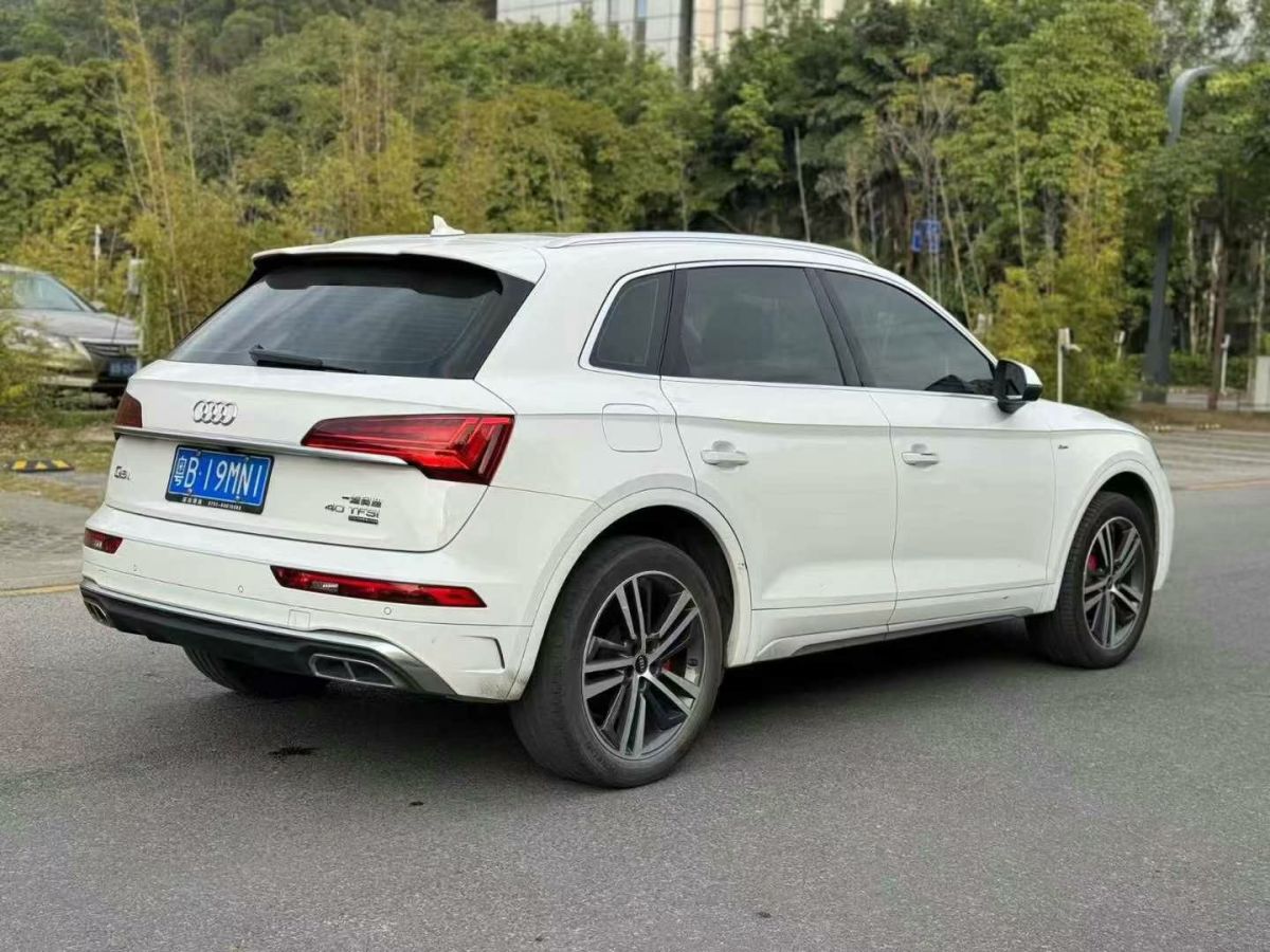 奧迪 奧迪Q5 e-tron  2022款 40 e-tron 星耀型 機(jī)甲套裝圖片