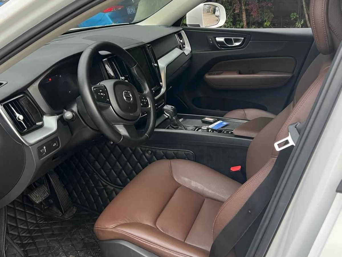 沃爾沃 XC60  2019款  T5 四驅(qū)智遠(yuǎn)版 國(guó)VI圖片