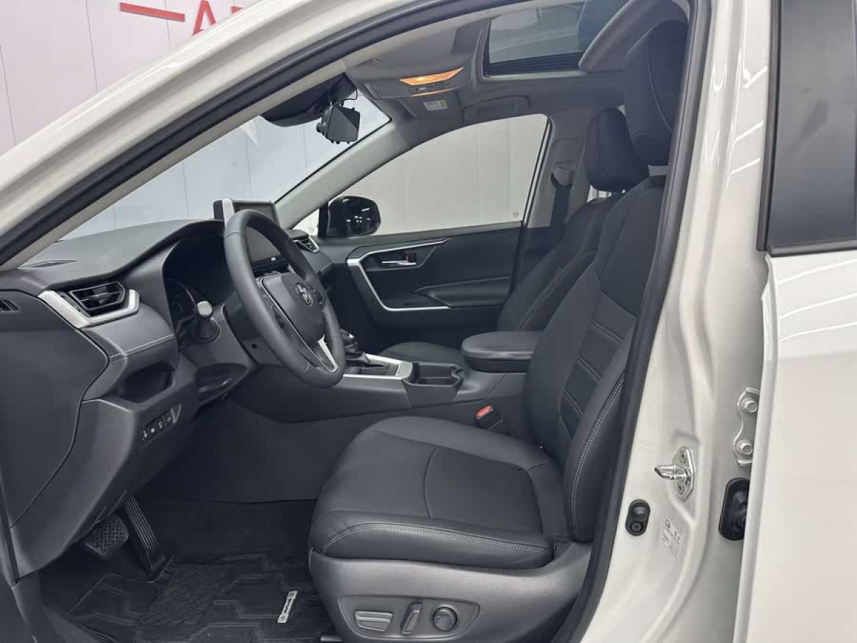豐田 RAV4榮放  2020款 2.0L CVT兩驅(qū)風(fēng)尚PLUS版圖片