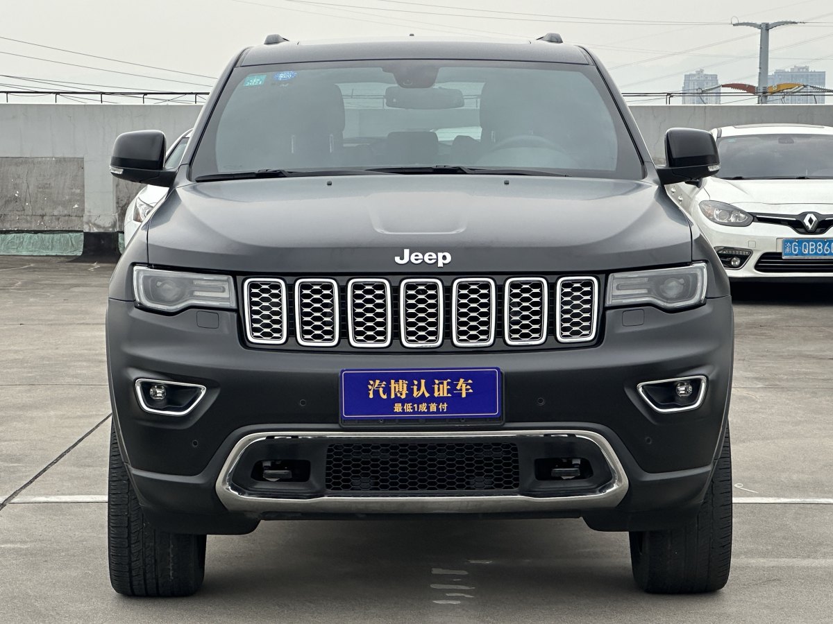 2019年7月Jeep 大切諾基  2017款 3.0L 精英導(dǎo)航版