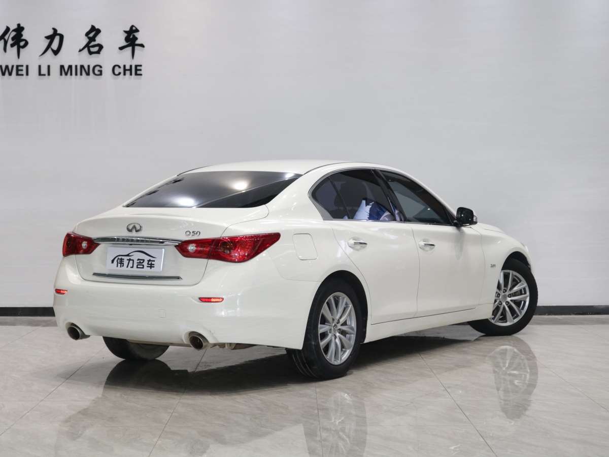 2015年1月英菲尼迪 Q50  2014款 2.0T 舒適版