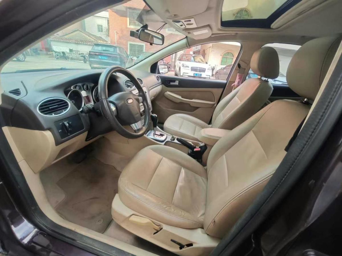 福特 ?？怂? 2013款 三廂經(jīng)典 1.8L 自動(dòng)基本型圖片