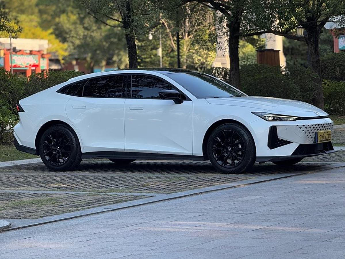 長(zhǎng)安 長(zhǎng)安UNI-V  2024款 1.5T 尊貴型圖片