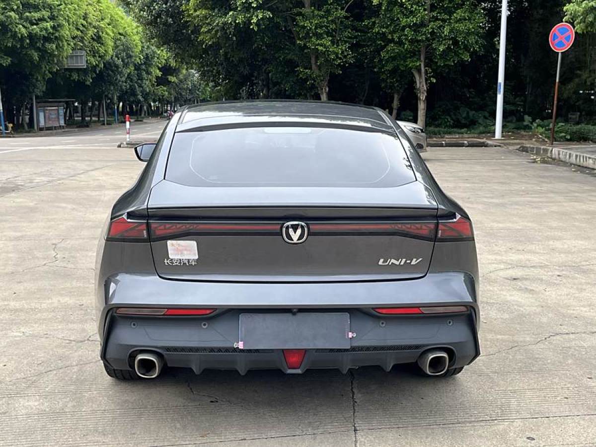 長(zhǎng)安 長(zhǎng)安UNI-V  2022款 1.5T 尊貴型圖片