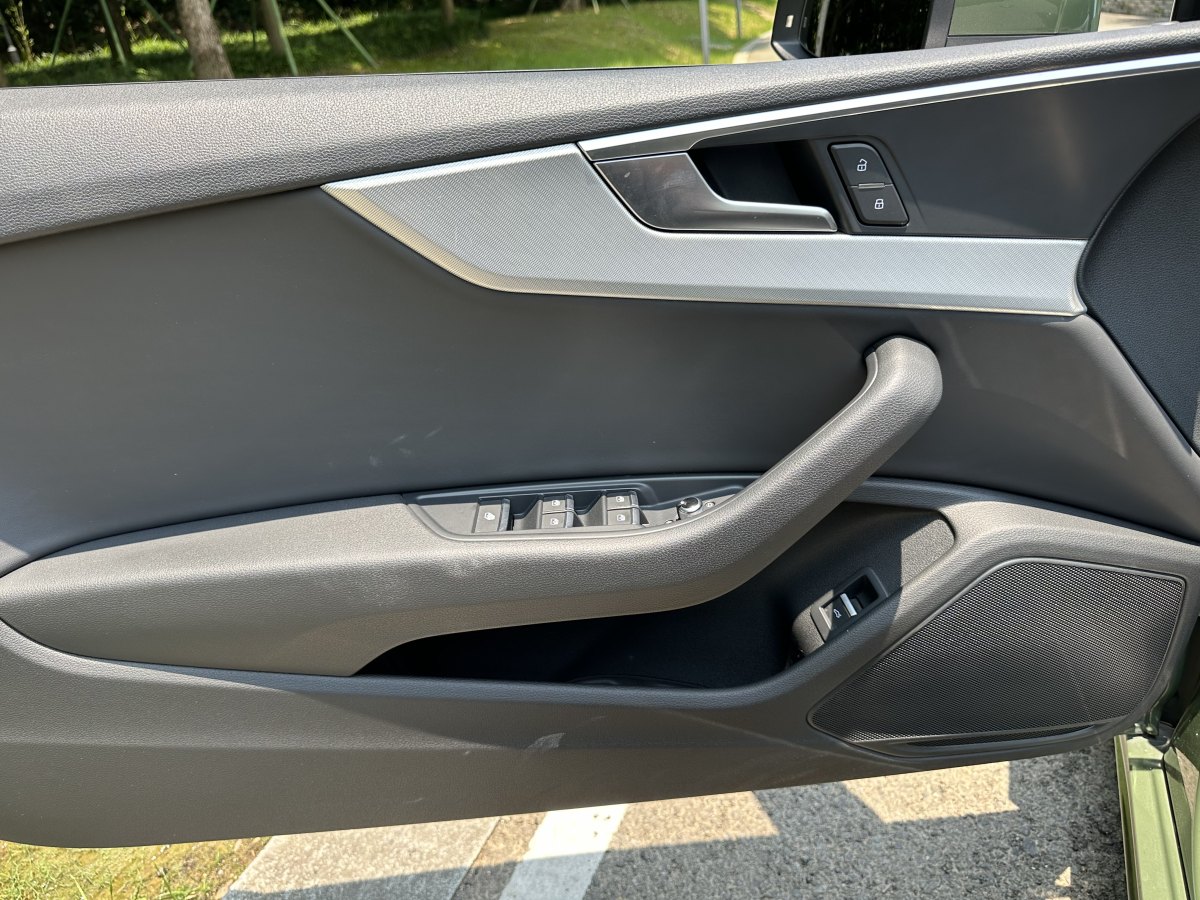 2021年7月奧迪 奧迪A5  2023款 Cabriolet 40 TFSI 時(shí)尚動(dòng)感型