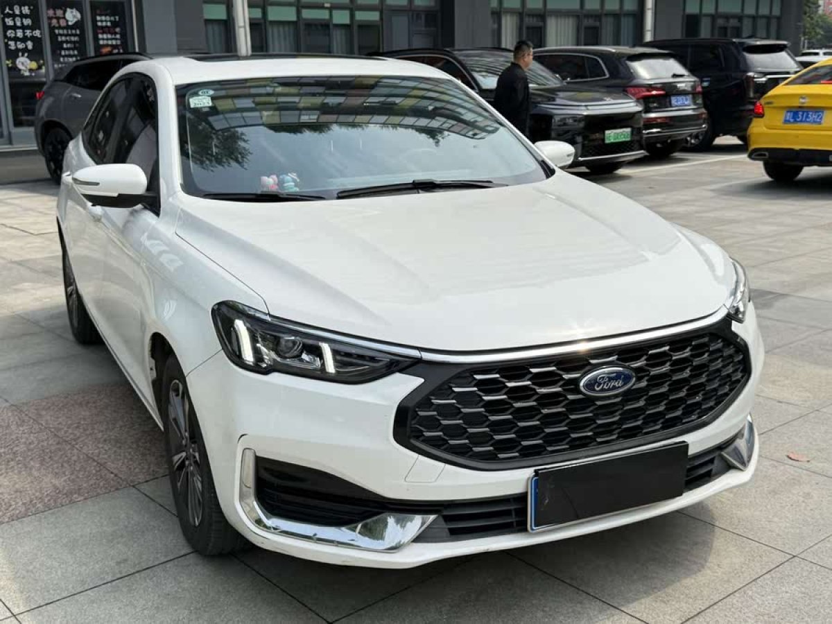 福特 福睿斯  2021款 1.5L 自動(dòng)黃金版圖片