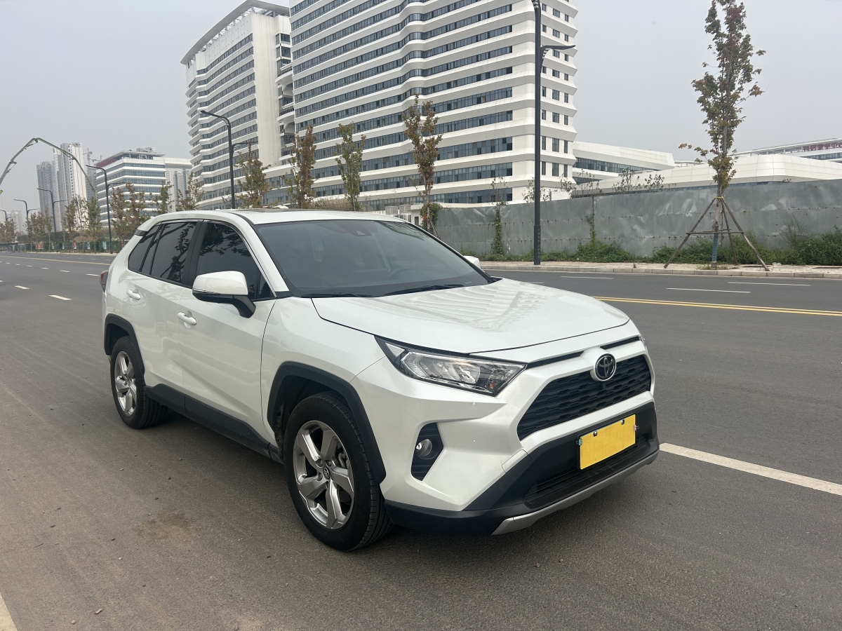 豐田 RAV4  2018款 榮放 2.0L CVT兩驅(qū)風(fēng)尚版圖片