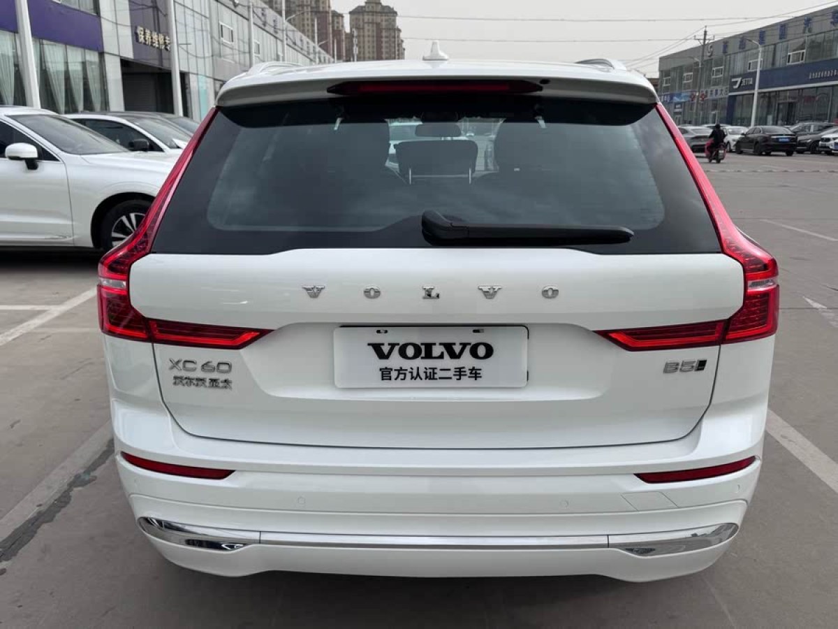 沃爾沃 XC60  2024款 B5 四驅(qū)智逸豪華版圖片