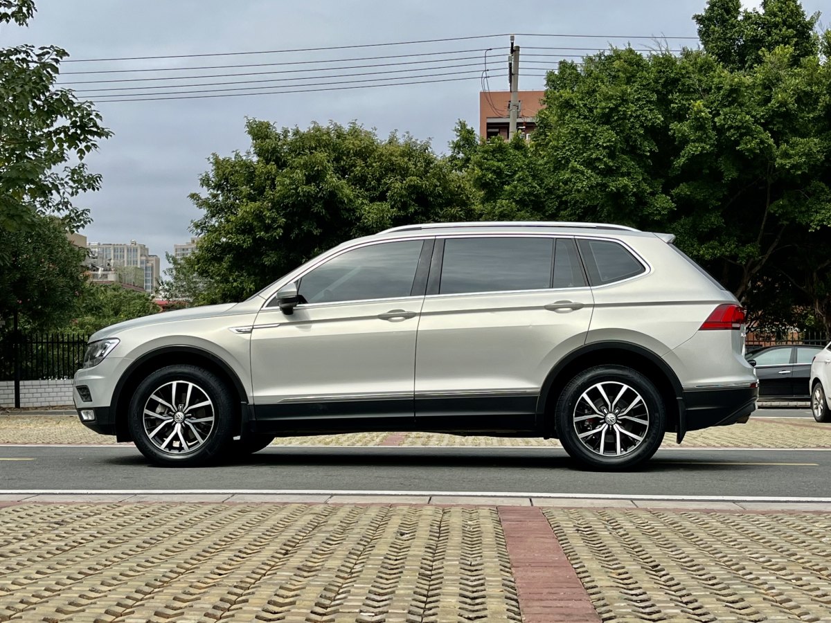 大眾 途觀L  2017款 330TSI 自動兩驅(qū)舒適版圖片