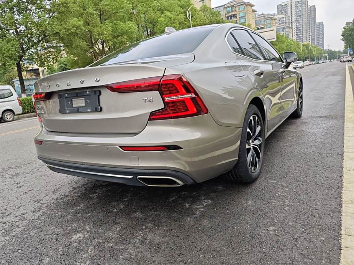 沃爾沃 S60L  2021款 T4 智逸豪華版圖片