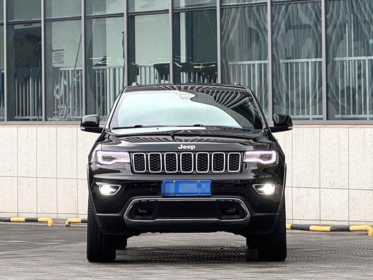 2020年9月Jeep 大切諾基  2020款 3.0L 精英導(dǎo)航版