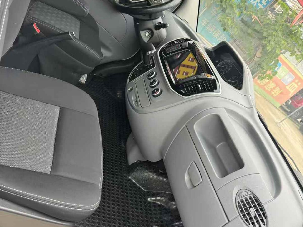 上汽大通 RV80  2021款 2.0T生活家V80房車橫床圖片