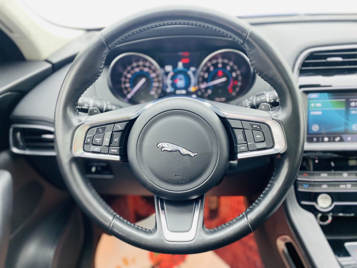 2020年6月捷豹 F-PACE  2020款 2.0T 都市尊享版