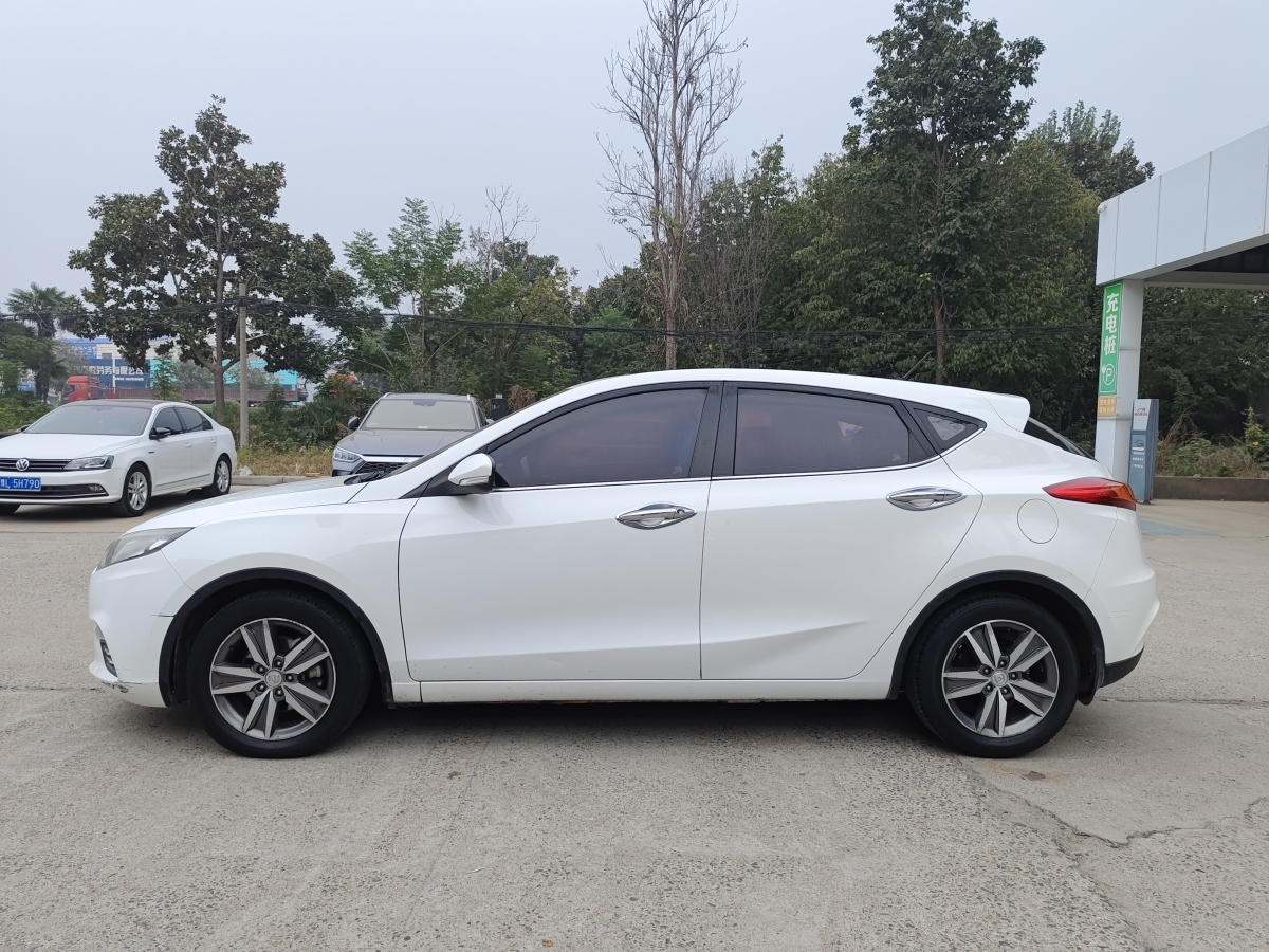 長(zhǎng)安 逸動(dòng)XT  2015款 1.6L 手動(dòng)俊酷型 國(guó)V圖片