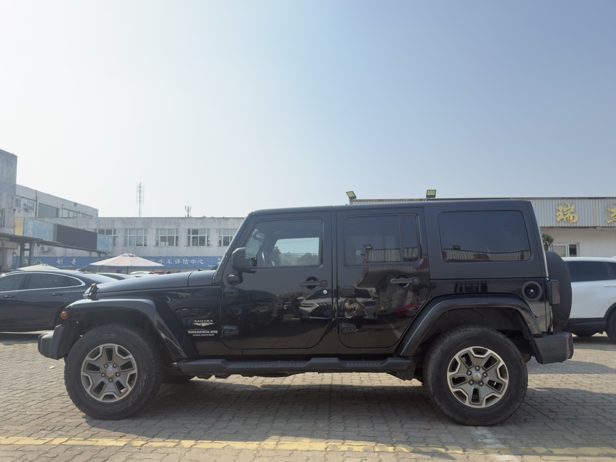 Jeep 牧馬人  2015款 3.0L Sahara 四門版圖片