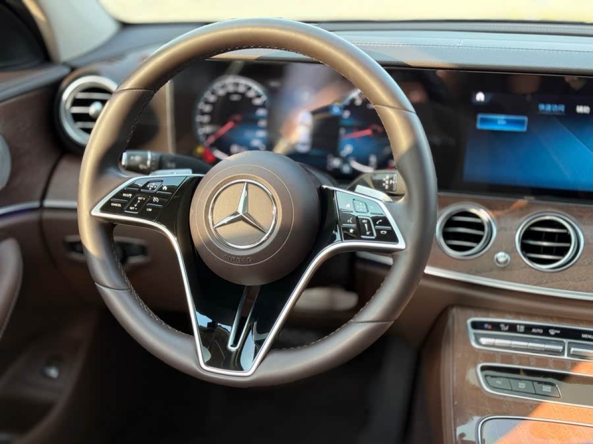 奔馳 奔馳E級  2023款 改款 E 300 L 豪華型圖片