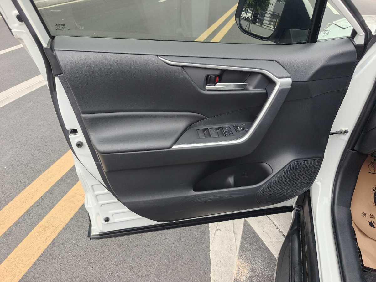 2021年8月豐田 RAV4  2018款 榮放 2.0L CVT兩驅(qū)風(fēng)尚版