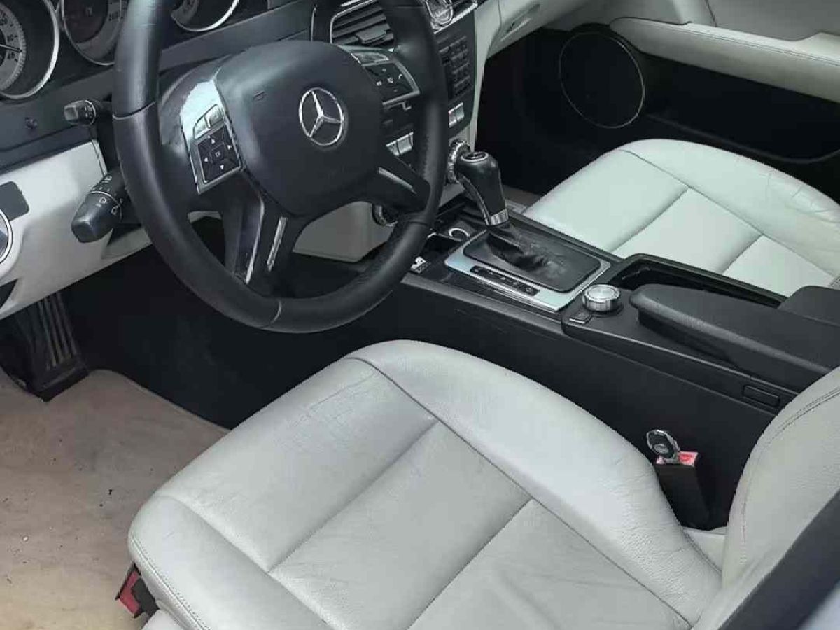 奔馳 C級(jí) AMG  2012款 C63 AMG 6.2 動(dòng)感型圖片