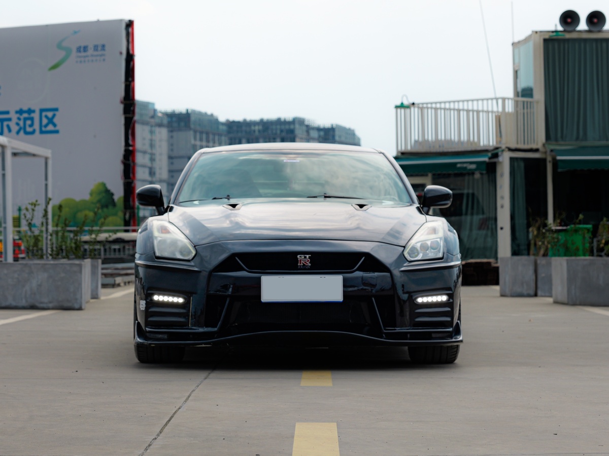 2014年6月日产 GT-R  2015款 3.8T 动感酷黑内饰版