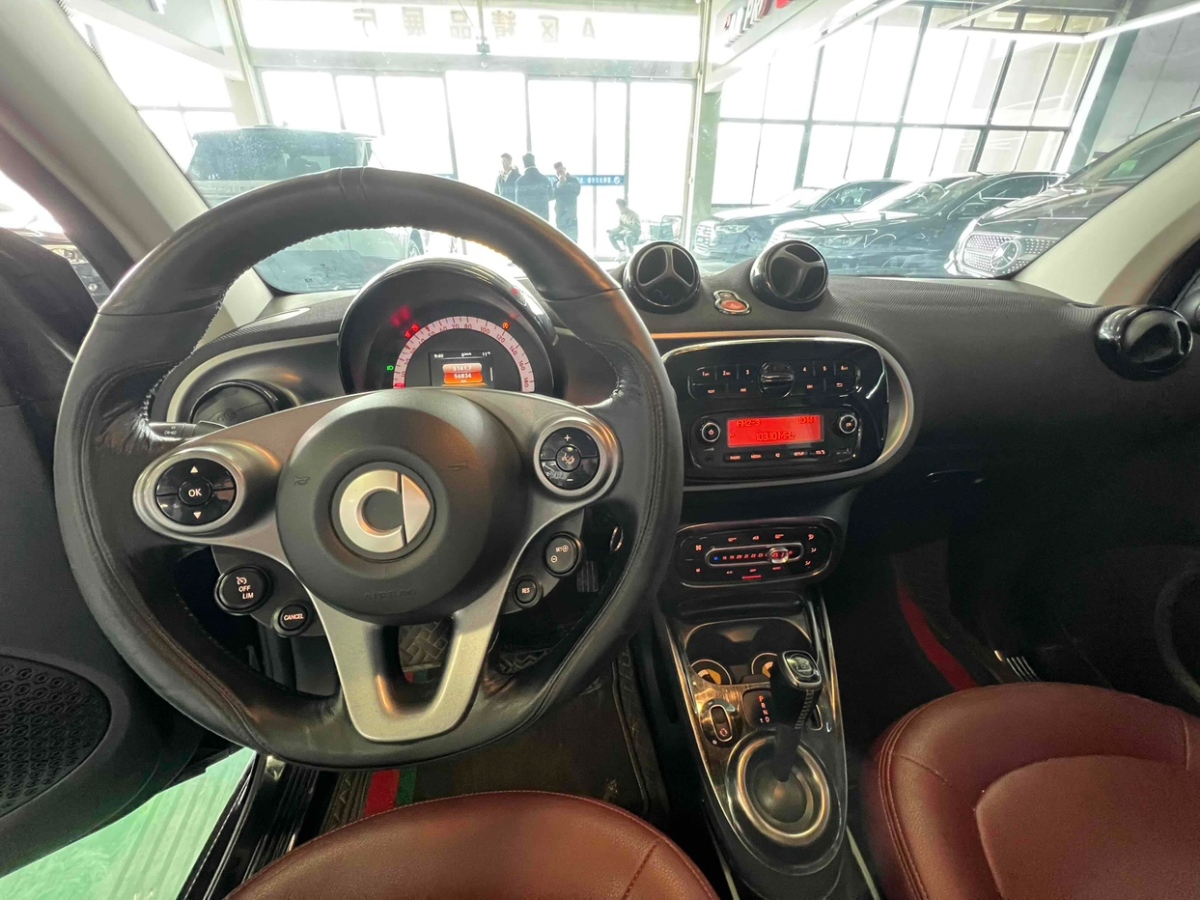 smart fortwo  2018款 1.0L 52千瓦硬頂激情版圖片