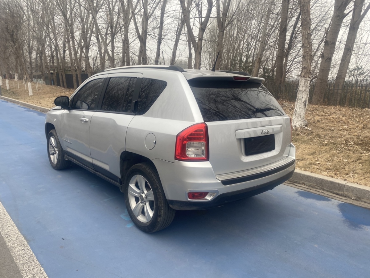 Jeep 指南者  2012款 2.0L 兩驅(qū)運動版圖片