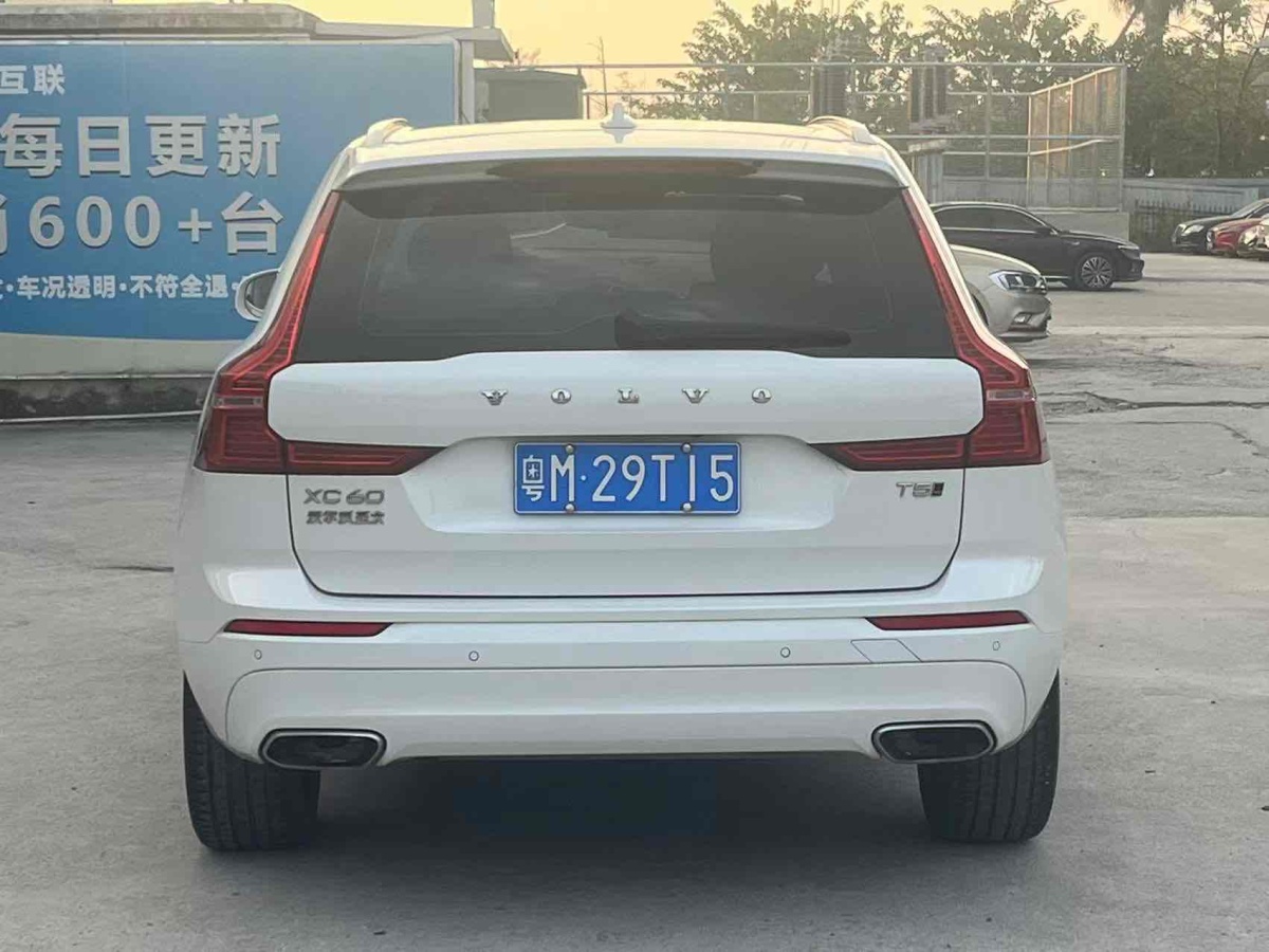 2018年9月沃爾沃 XC60  2019款  T5 四驅(qū)智逸版 國(guó)VI