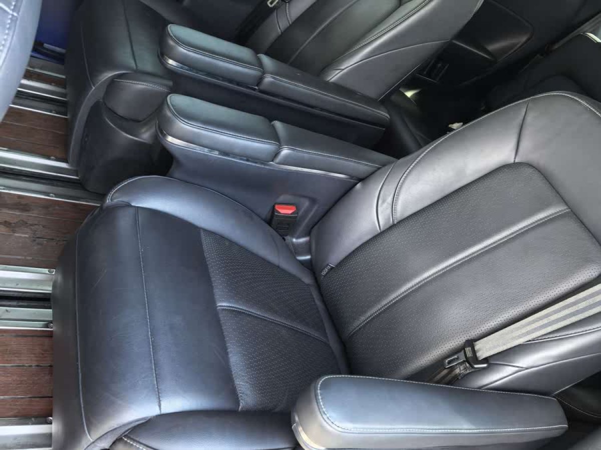 廣汽傳祺 M8  2021款 領(lǐng)秀系列 390T 至尊版圖片