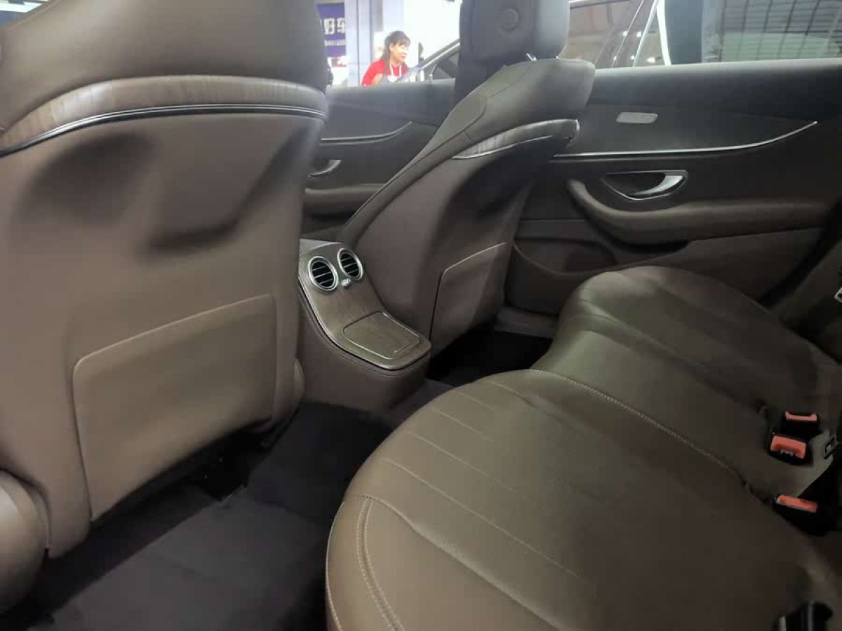 奔馳 奔馳E級  2022款 改款二 E 300 L 時尚型圖片