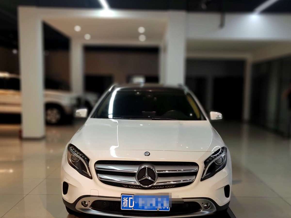 奔馳 奔馳GLA  2015款 GLA 220 4MATIC 時(shí)尚型圖片