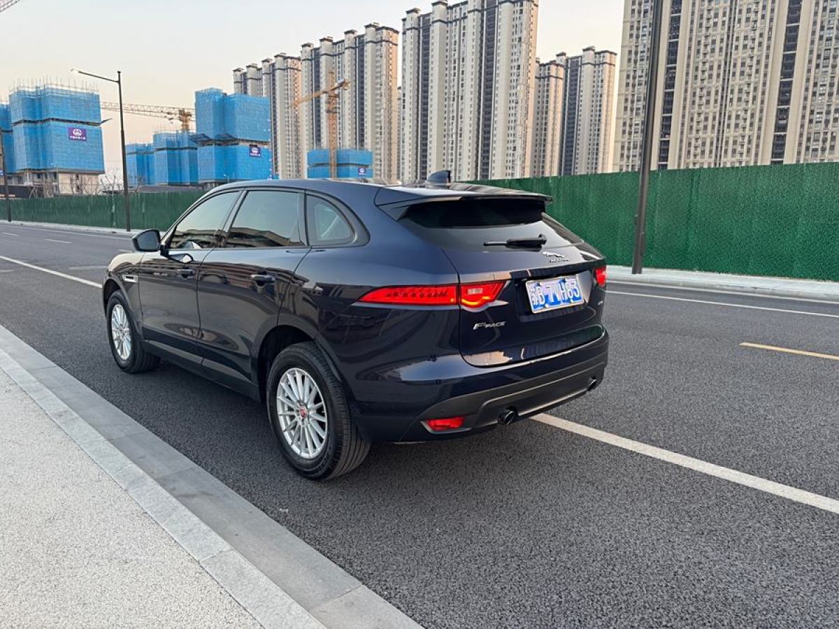 捷豹 F-PACE  2016款 2.0T 兩驅(qū)都市尊享版圖片