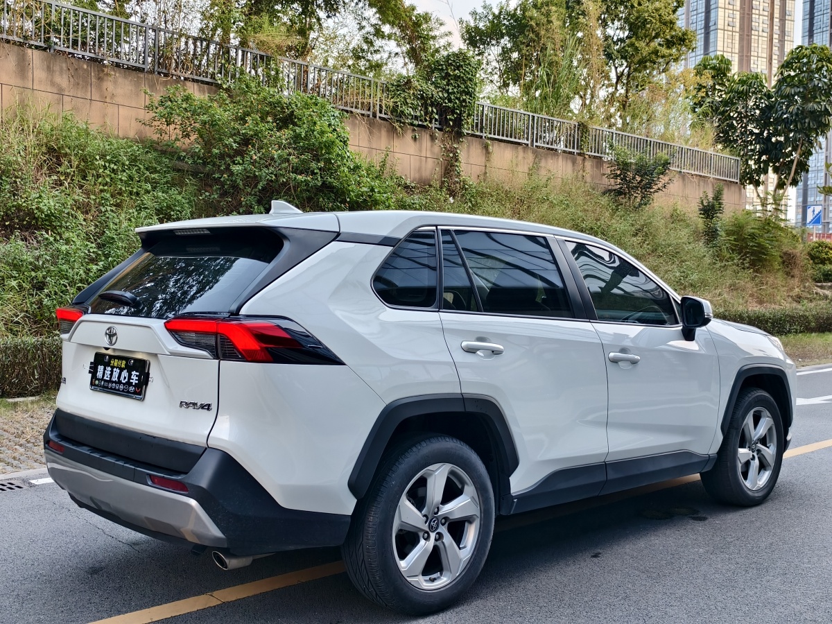 豐田 RAV4  2018款 榮放 2.0L CVT兩驅(qū)風(fēng)尚版圖片