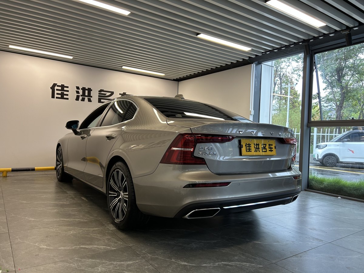 2022年1月沃爾沃 S60L  2022款 B4 智遠(yuǎn)豪華版