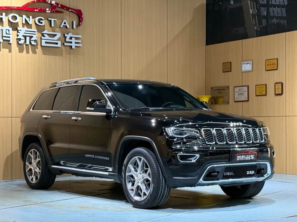 Jeep 大切諾基  2020款 3.0L 精英導(dǎo)航版圖片
