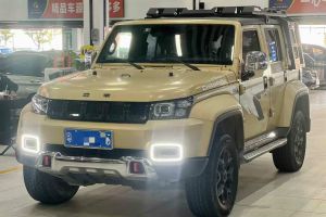 BJ40 北京 2.0T 自動(dòng)四驅(qū)城市獵人版?zhèn)b客型