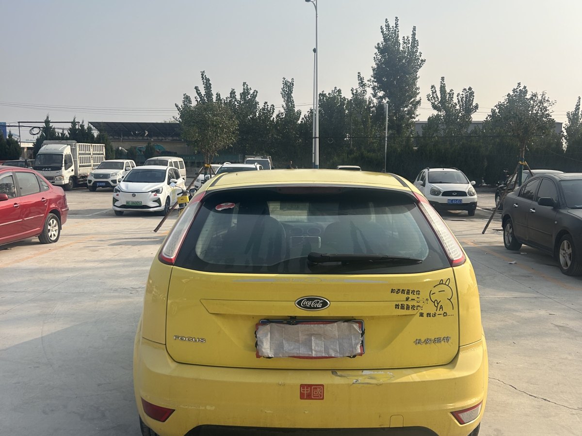 福特 ?？怂? 2013款 兩廂經(jīng)典 1.8L 自動基本型圖片